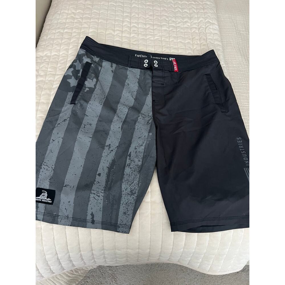 Men’s Freedom Industries Swim/Board Shorts 32